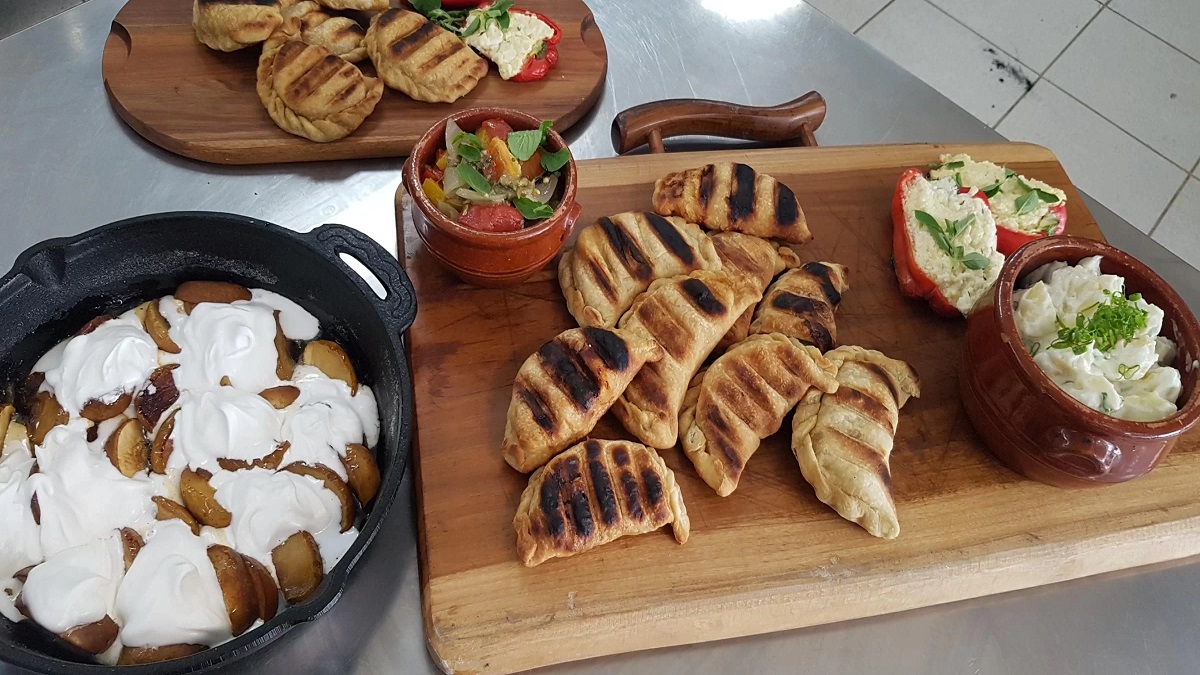 Empanada argentina e maçã caramelizada dão um toque especial ao seu churrasco | Foto: Tiago Basso
