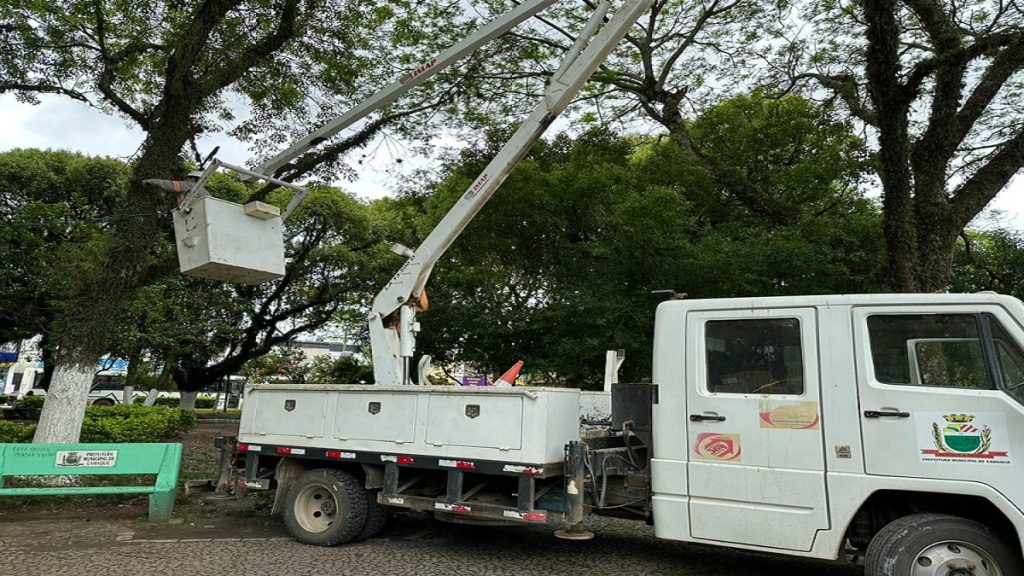 Os preparativos já começaram com a instalação de um importante reforço na rede de energia em toda a área da Praça Donário Lopes.