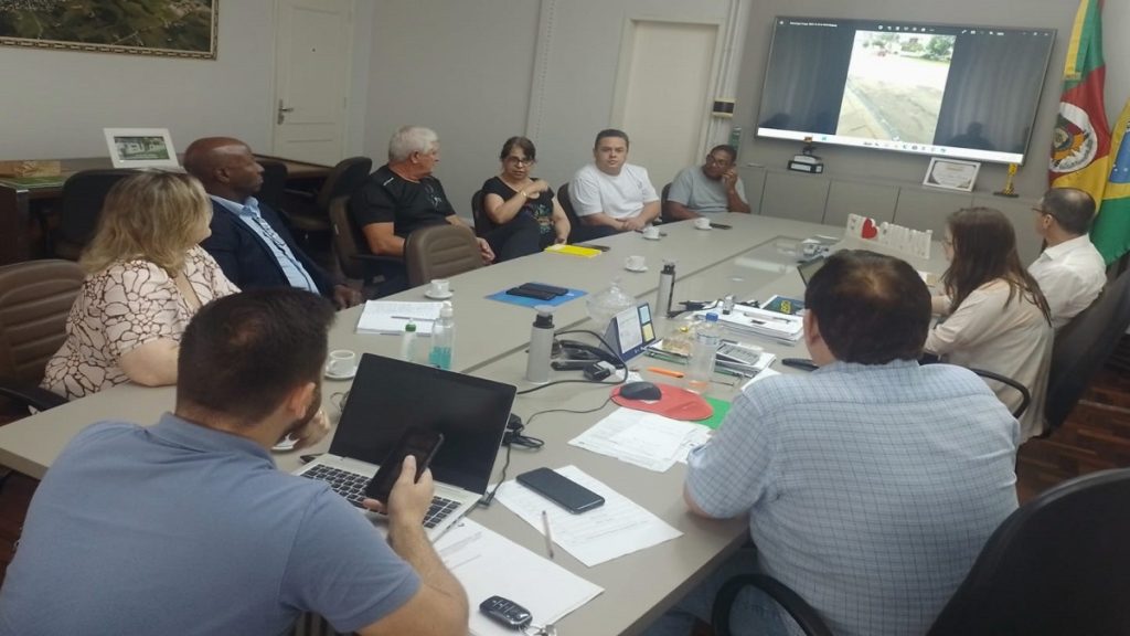 Ação ocorreu em reunião na manhã desta quinta-feira (16) no gabinete do prefeito.