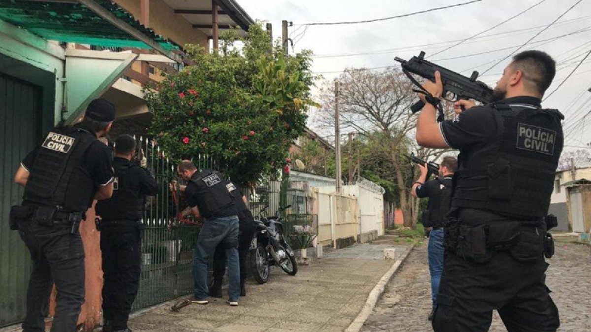 Os policiais cumpriram 20 mandados de prisão preventiva, um de prisão temporária e 66 de busca e apreensão em Porto Alegre, Cachoeirinha, Alvorada, Novo Hamburgo, Canoas, Santa Cruz do Sul, Sapucaia do Sul, Cidreira e Criciúma (SC).