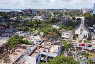 Nas últimas 24 horas, o solo onde funcionava o poço da Braskem afundou 7,4 cm e o deslocamento acumulado chegou a 1,70m, segundo a Defesa Civil Foto: Tiago Queiro