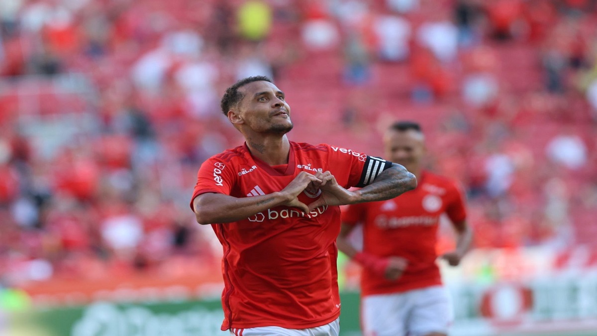 Clube gaúcho admite conversas adiantadas para ampliar vínculo do meia de 32 anos Foto: Reprodução