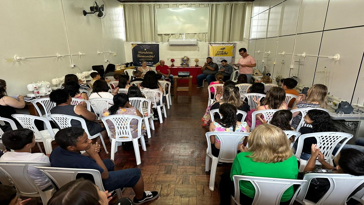Formandos participaram de oficinas de informática, culinária e horta.