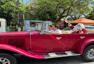 Neste ano, a chegada do bom velhinho na cidade aconteceu num carro conversível que foi conduzido pelo Prefeito Ivo de Lima Ferreira e o Vice-Prefeito Abner Dillmann.