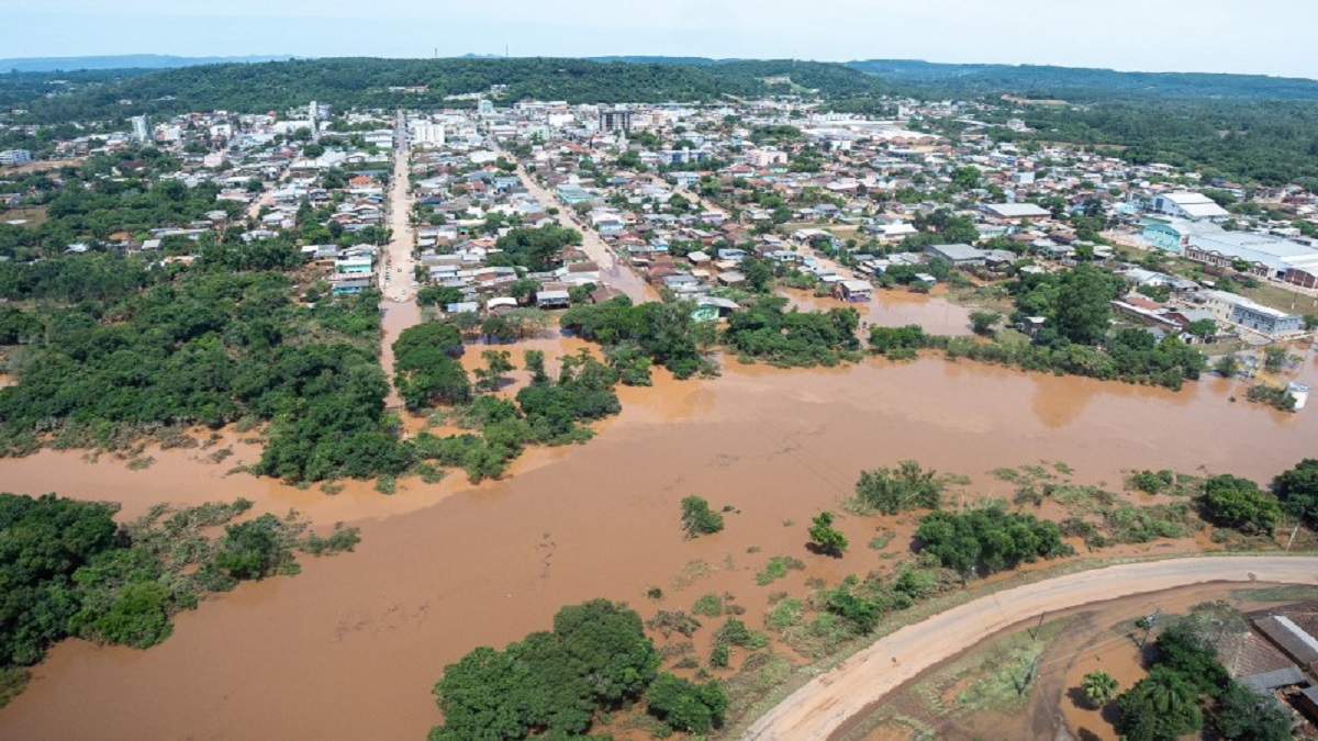 O Volta por Cima destina R$ 2,5 mil para desabrigados ou desalojados e R$ 700 para atingidos. Foto: Maurício Tonetto/Secom