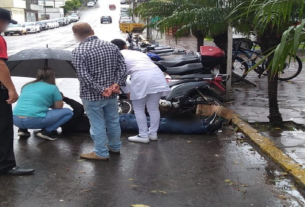 Colisão entre carro e moto ocorreu na esquina do hospital