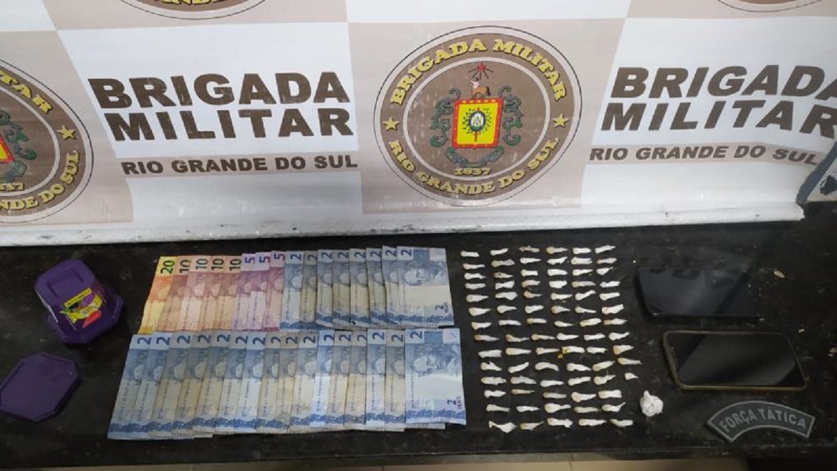 Homens são presos por tráfico de drogas no bairro Bom Sucesso