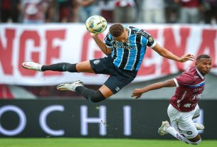 O zagueiro Gustavo Martins subiu entre os marcadores para desviar de cabeça para as redes.