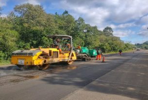 Devido à presença de máquinas e trabalhadores nas estradas, deve haver redução de velocidade, retenção de veículos, trechos em meia pista e tráfego intercalado. (Foto: Raphael Nunes/EGR)