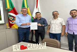 Prefeito em exercício Abner Dillmann recebeu o recurso do deputado federal Heitor Schuch.