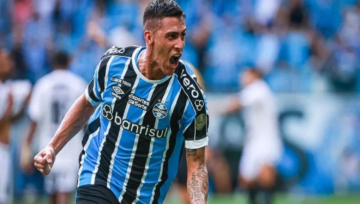 Argentino fez um gol e deu duas assistências na vitória de 6 a 2 do Tricolor que assume a liderança do Gauchão