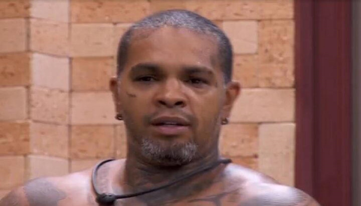 Agora, o assunto gira em torno do cantor Rodriguinho e do motorista de aplicativo Davi.