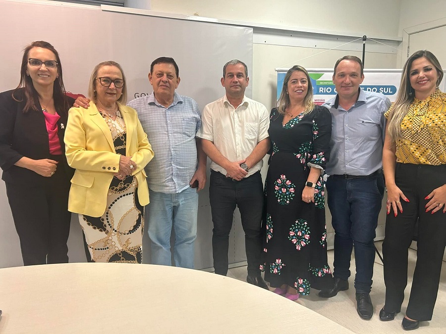 O objetivo do encontro foi estreitar mais as ações conjuntas dos municípios da região na área da saúde.