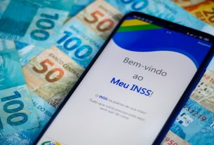 Aposentados, pensionistas e beneficiários de auxílios pagos pelo Instituto Nacional do Seguro Social (INSS)