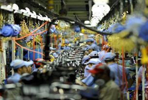 O plano do governo, lançado no fim de janeiro, traça metas e diretrizes gerais até 2033 ligadas aos seguintes setores: agroindústria; complexo industrial de saúde; infraestrutura; saneamento; moradia e mobilidade; transformação digital; bioeconomia; e tecnologia de defesa.