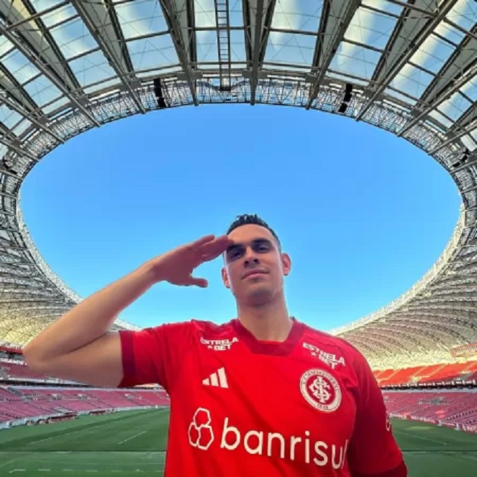 Janela de transferências fecha hoje… - Veja mais em https://www.uol.com.br/esporte/futebol/ultimas-noticias/2024/03/07/janela-de-transferencias-fecha-hoje-quem-seu-time-ainda-tenta-contratar.htm?cmpid=copiaecola