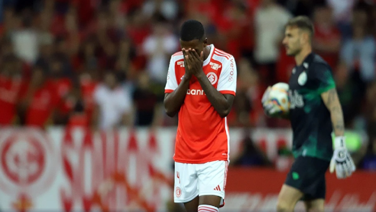 Robert Renan, um dos reforços do Colorado neste ano, desperdiçou penalidade contra o Juventude