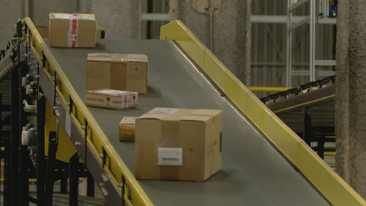 Valor chegou a R$ 6,4 bilhões em 2023; número de encomendas aumentou após programa Remessa Conforme