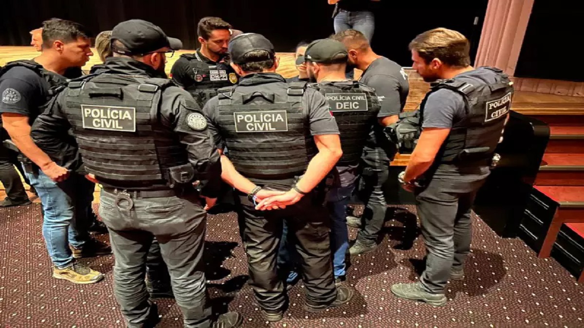 Cerca de 300 policiais cumpriram 200 mandados judiciais em Porto Alegre, na Região Metropolitana, no Litoral Norte do Estado e na cidade do Rio de Janeiro