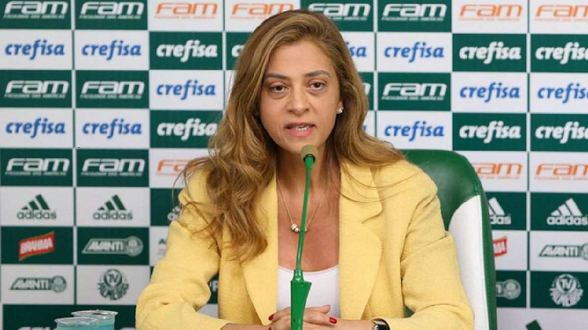 A presidente do Palmeiras, Leila Pereira, segue irritada com as acusações John Textor, dono da SAF do Botafogo