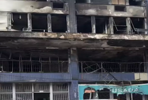 Incêndio em uma pousada na avenida Farrapos, em Porto Alegre.