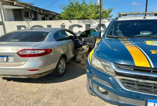 O motorista, de 31 anos, viajava com a esposa e a filha de cinco meses. Ele disse que estavam indo fazer compras em Porto Alegre Foto: PRF/Divulgação