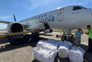A aeronave partiu de São Paulo com cestas básicas, medicamentos, latas de leite em pó e integral, agasalhos, calçados e cobertores
