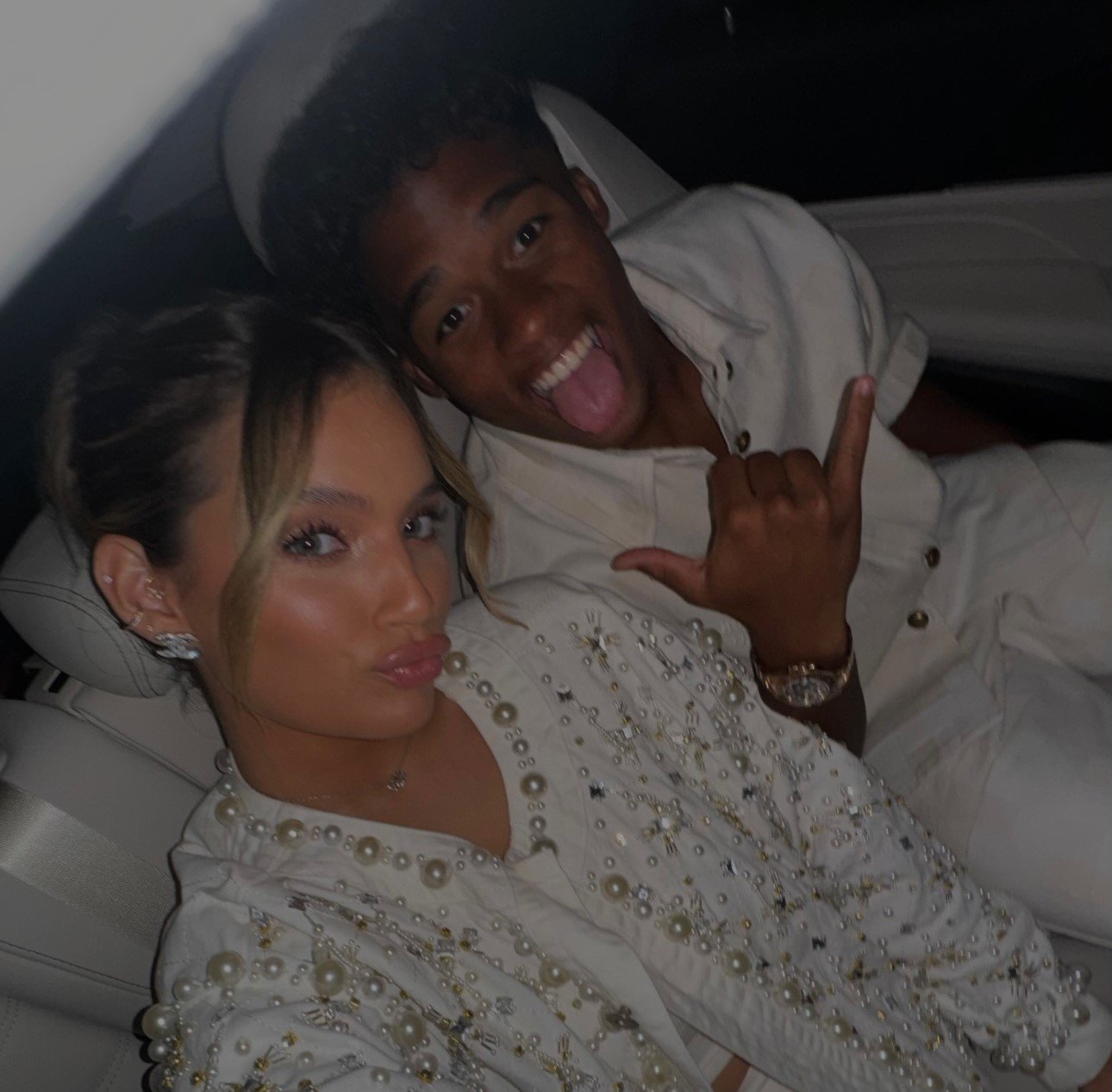 Endrick recebe companheiros de Palmeiras em festa de despedida e se emociona