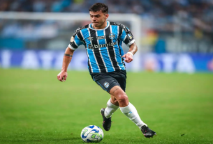 Volante uruguaio (foto) relatou momentos vividos durante a enchente ao lado do companheiro de clube, Cristian Pavón