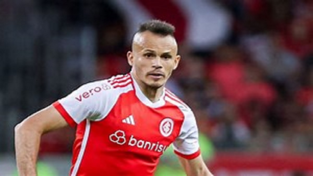 O jogador vem sendo muito criticado pelos torcedores devido as recentes falhas.