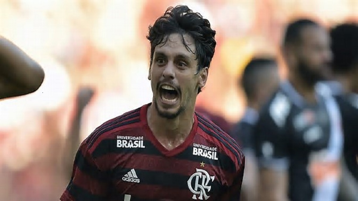Após deixar o Flamengo ele está sem clube desde o final de 2023.