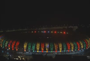 Estádio estava sem iluminação desde 4 de maio, após ter sido inundado pelo Guaíba, em Porto Alegre. Complexo esportivo passa por limpeza.