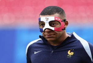 Foi a primeira vez que Mbappé usou esta máscara em um treino