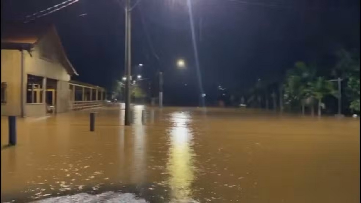 Parque da Oktoberfest alagou em Igrejinha — Foto RBS TV Reprodução