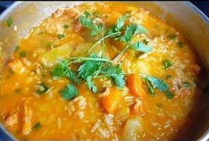 É uma refeição simples, de uma só panela, saudável e deliciosa e que cobre todas as suas bases nutricionais.