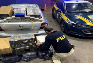 Maconha e cocaína foram encontradas no interior de um Prisma