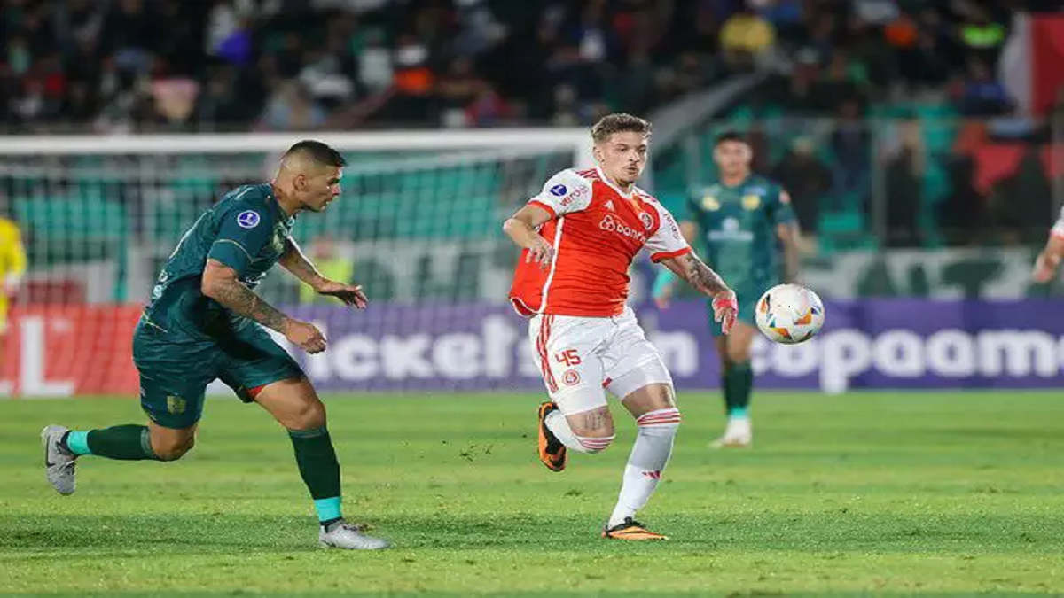 Disputada no estádio IV Centenário (Bolívia), a partida foi válida pela fase de grupos da Copa Sul-Americana. (