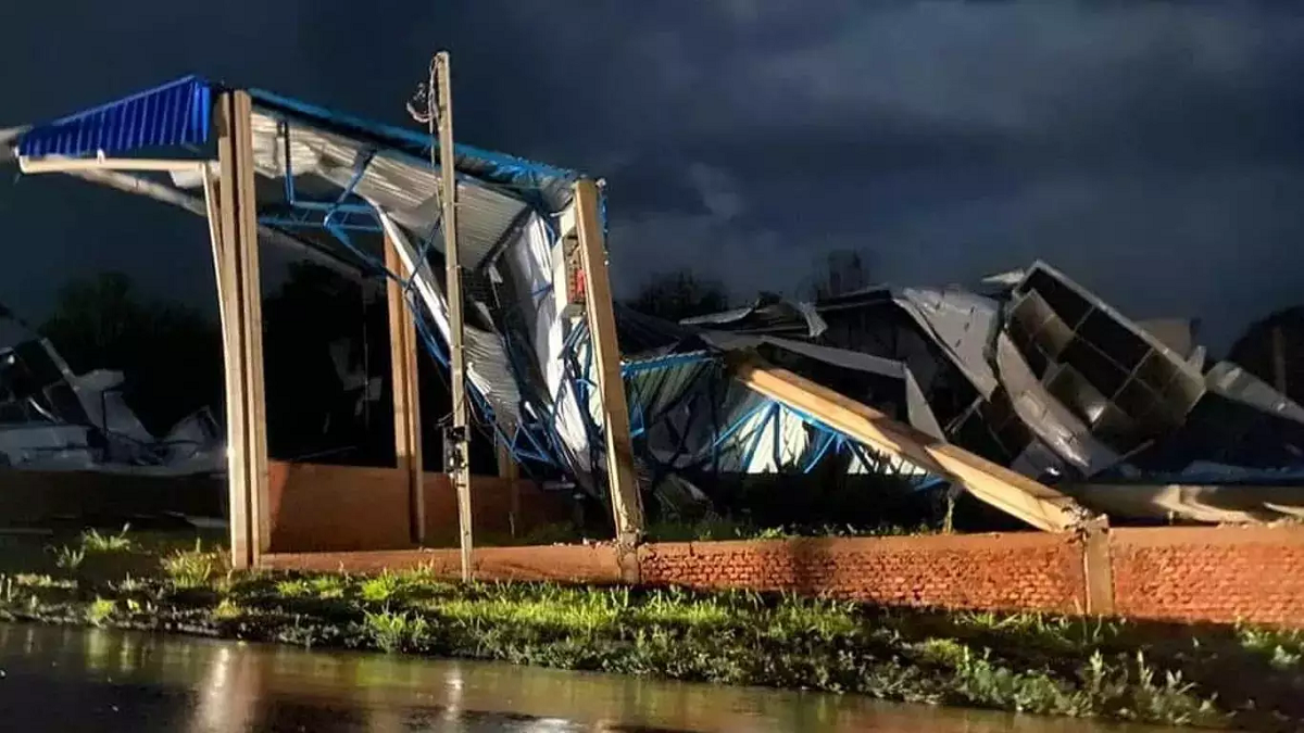 Uma forte tempestade atingiu o município de São Luiz Gonzaga, nas Missões, no Noroeste do Rio Grande do Sul na noite de sábado (15).