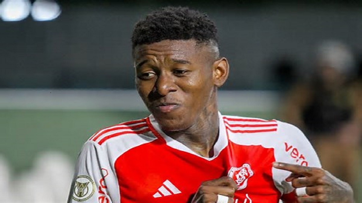 Uma reviravolta de última hora aconteceu e a negociação para a saída do defensor pode melar.