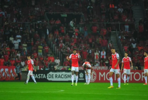 Torcedor do Inter foi ao Beira-Rio apoiar o time, mas saiu frustrado com nova eliminação