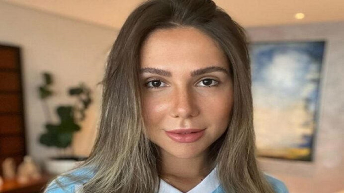 A influenciadora Carol Portaluppi, filho do técnico Renato Gaúcho, usou as redes sociais para denunciar um seguidor que lotava a sua caixa com mensagens sexuais.