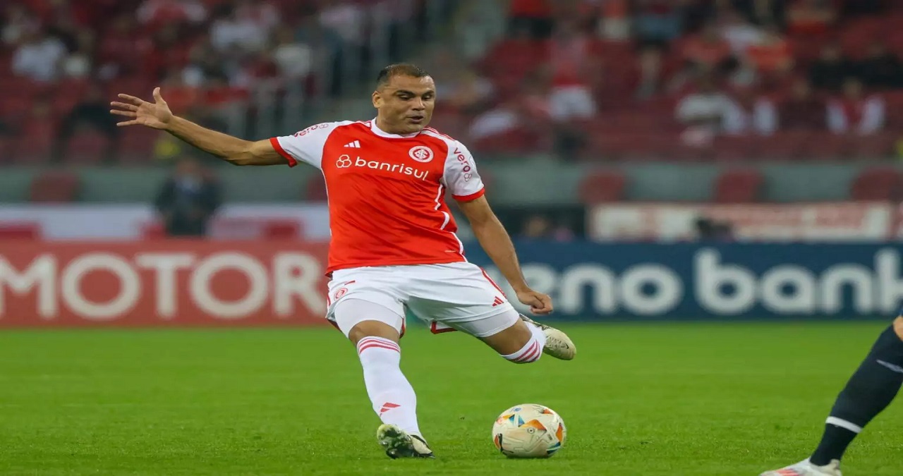 Zagueiro deve ficar afastado dos treinos da semana e retornar contra o Juventude, no dia 14.