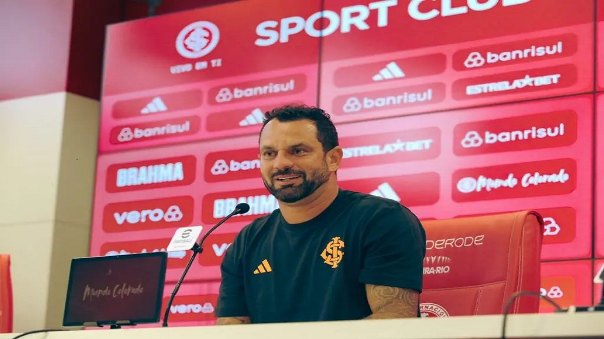 Na entrevista coletiva, Alessandro Barcellos, presidente do Colorado, explicou o motivo do desligamento do profissional.