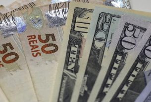 O dólar à vista tinha leve baixa ante o real nas primeiras negociações desta quarta-feira (5)