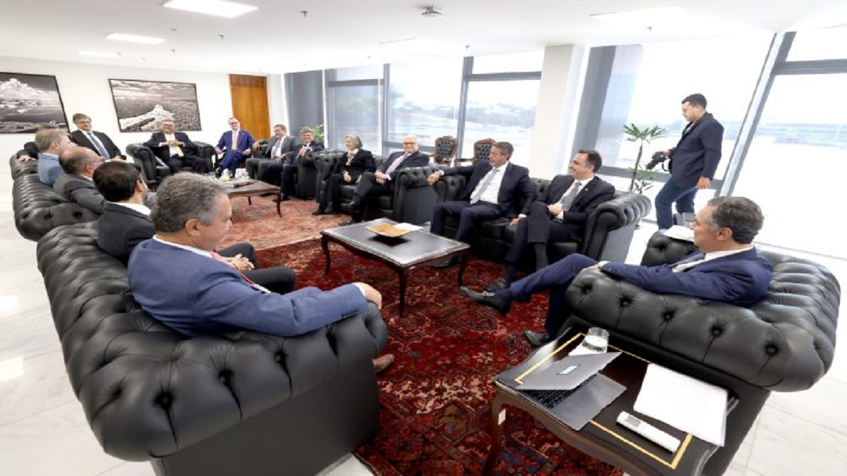 O anúncio foi feito após reunião de cerca de quatro horas no gabinete da presidência do Supremo