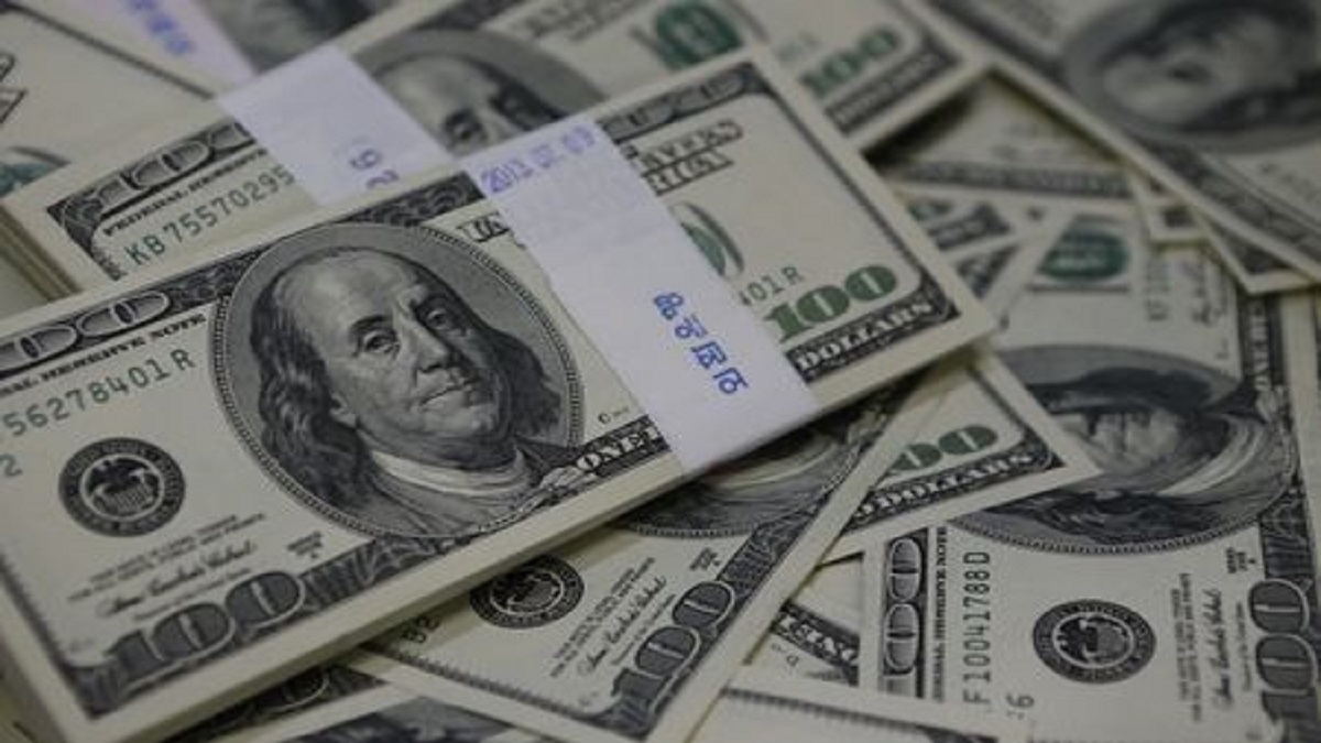 O dólar abriu em alta nesta sexta-feira, 22Às 9h06, o dólar à vista subia 1,11%, a 5,9795 reais na venda.