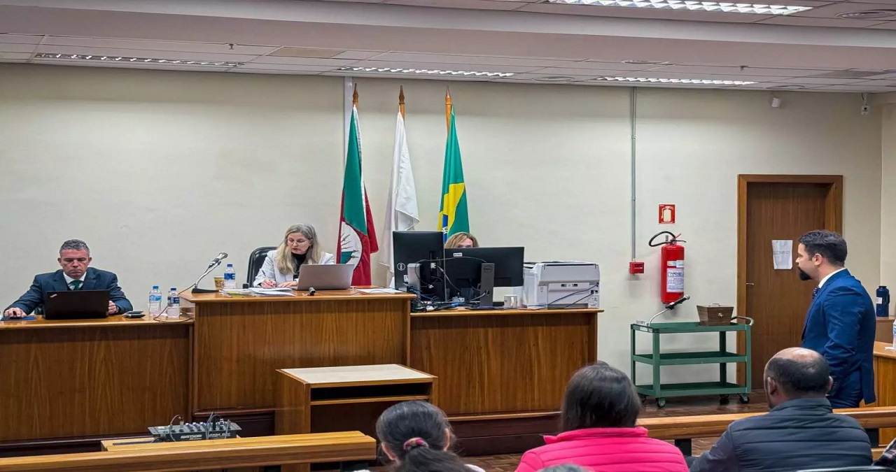 O julgamento foi presidido pela juíza Márcia Wrasse em Santa Cruz do Sul