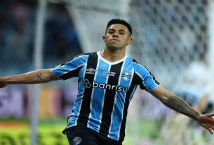 Aravena marcou o seu primeiro gol vestindo a camisa do Tricolor gaúcho. (Foto: Lucas Uebel/Grêmio FBPA)