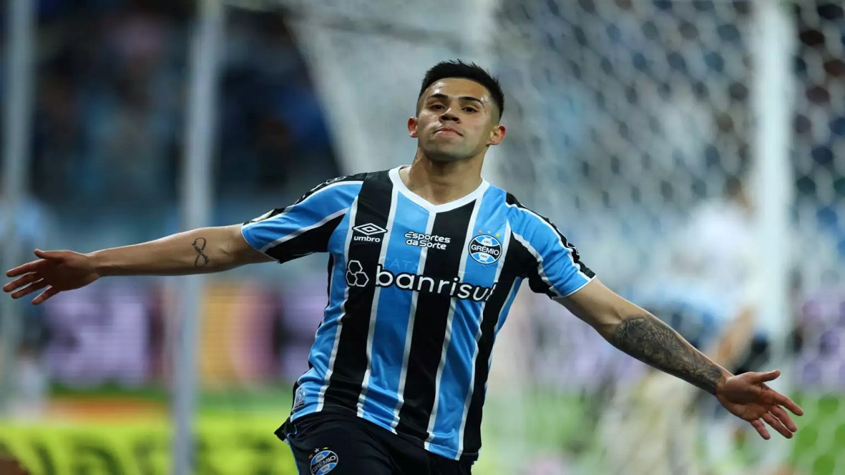 Aravena marcou o seu primeiro gol vestindo a camisa do Tricolor gaúcho. (Foto: Lucas Uebel/Grêmio FBPA)