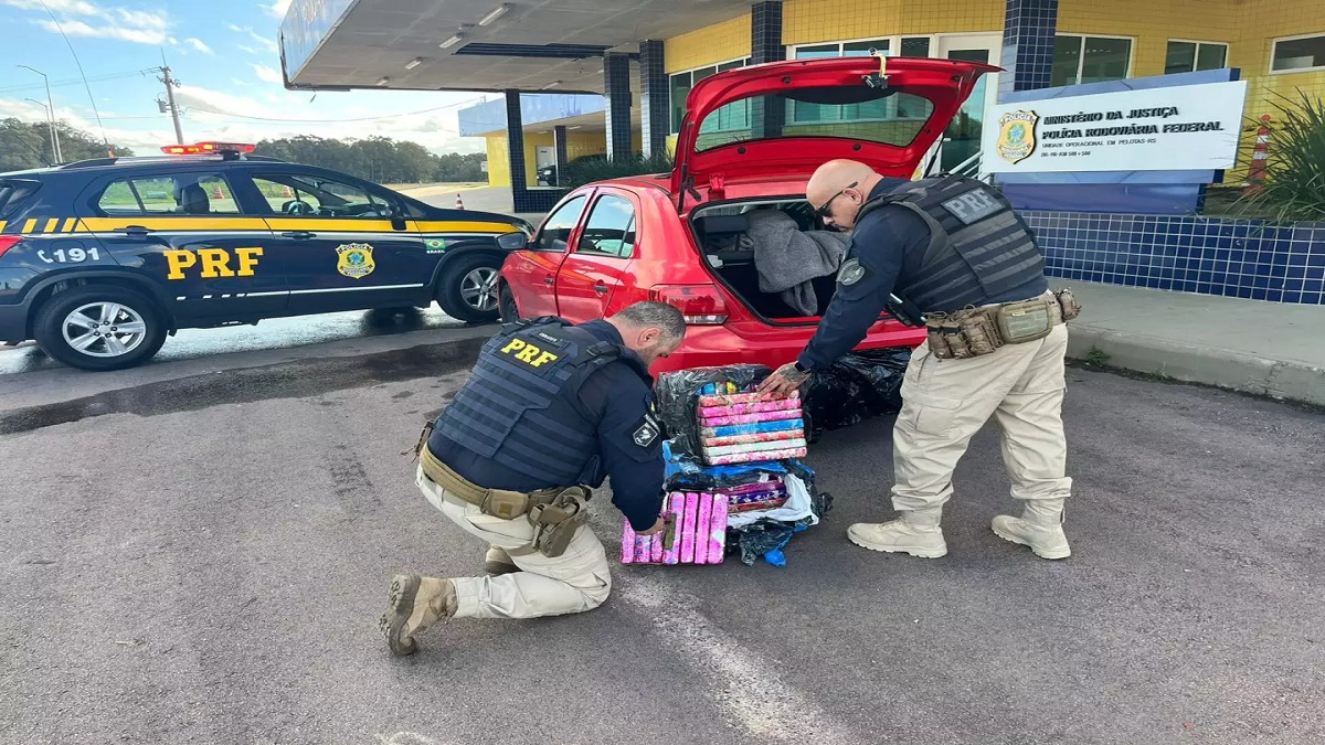 Os criminosos, naturais de Pelotas, estavam levando a droga de Santa Catarina para a cidade gaúcha.